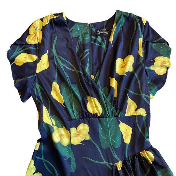 SOLD! Voodoo Vixen Flora Calla Lily Print Dress 40s Pinup Rockabilly Size Medium - Picture 3 of 9